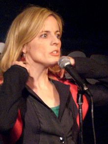 How tall is Maria Bamford?